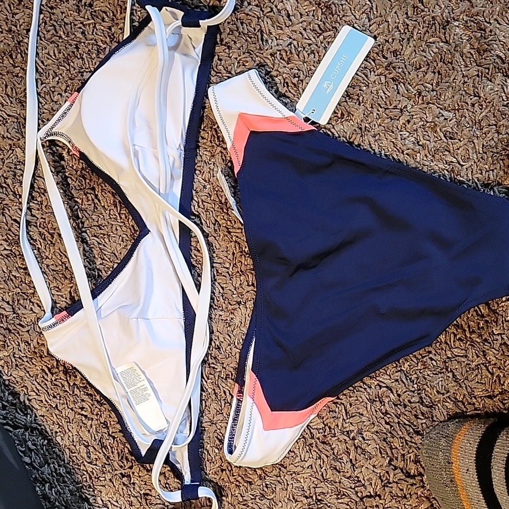 Cupshe bathing suit 2 piece - Picture 2 of 3